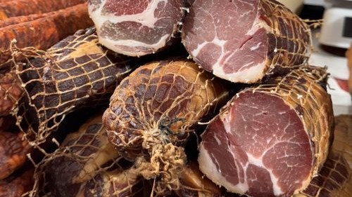 You are currently viewing KO IMA VIŠE HOLESTEROLA? PILEĆI BATAK ILI SVINJSKA ŠNICLA